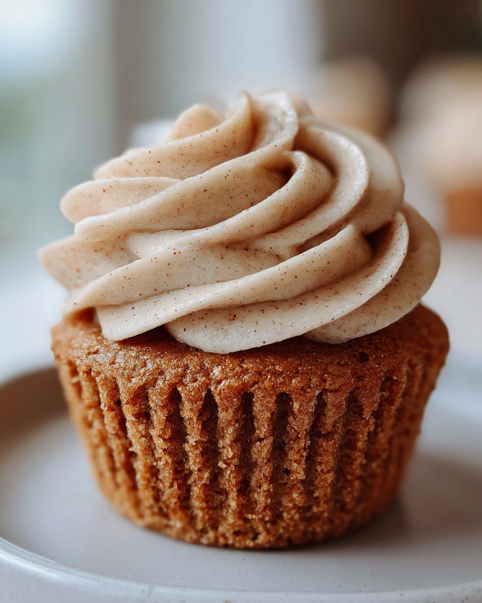 Apple Cider Cupcakes with Spiced Buttercream Frosting - detail 1