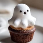 5-Ingredient Ghost S’mores Cupcakes Your Kids Will Devour 6 Ghost S’mores Cupcakes